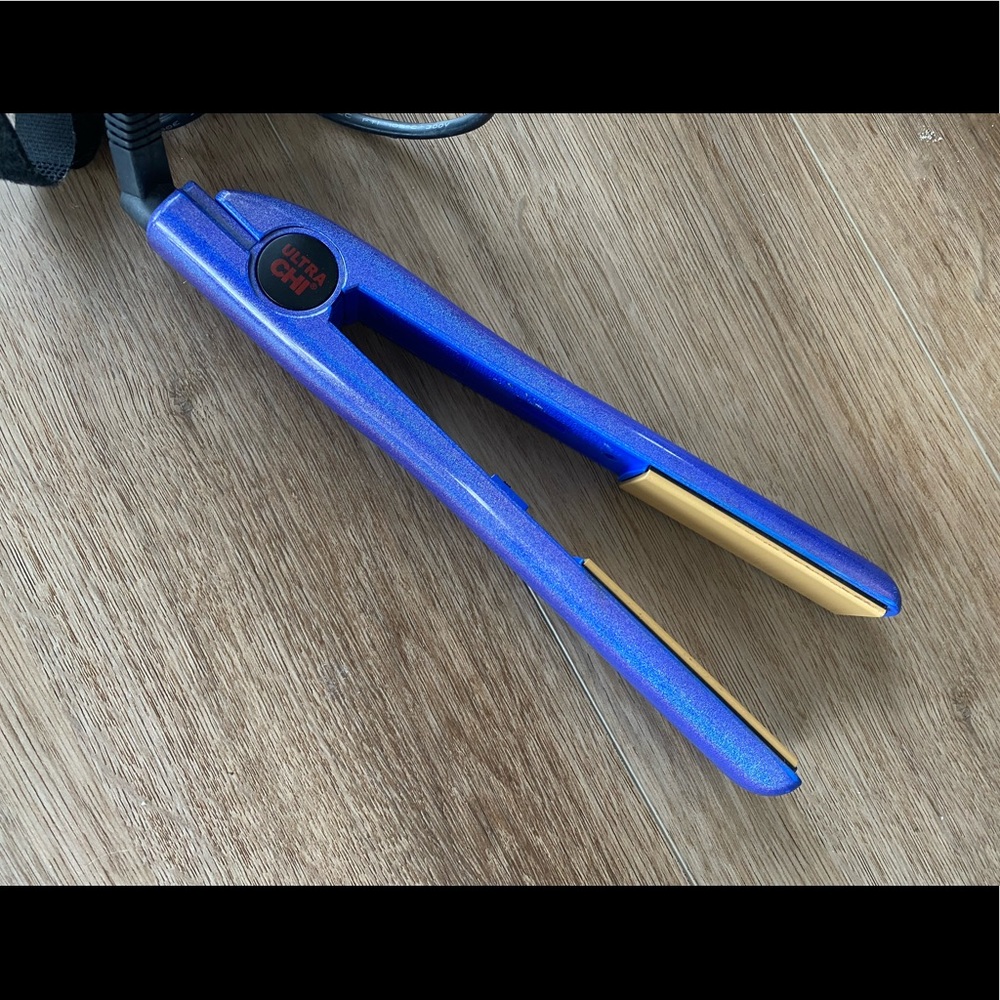 CHI ultra straightener